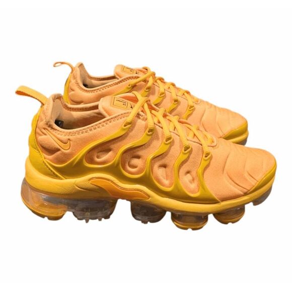 NWOB NIKE Air VaporMax Plus 'Orange' Running Shoes Size 7.5 - Picture 2 of 10